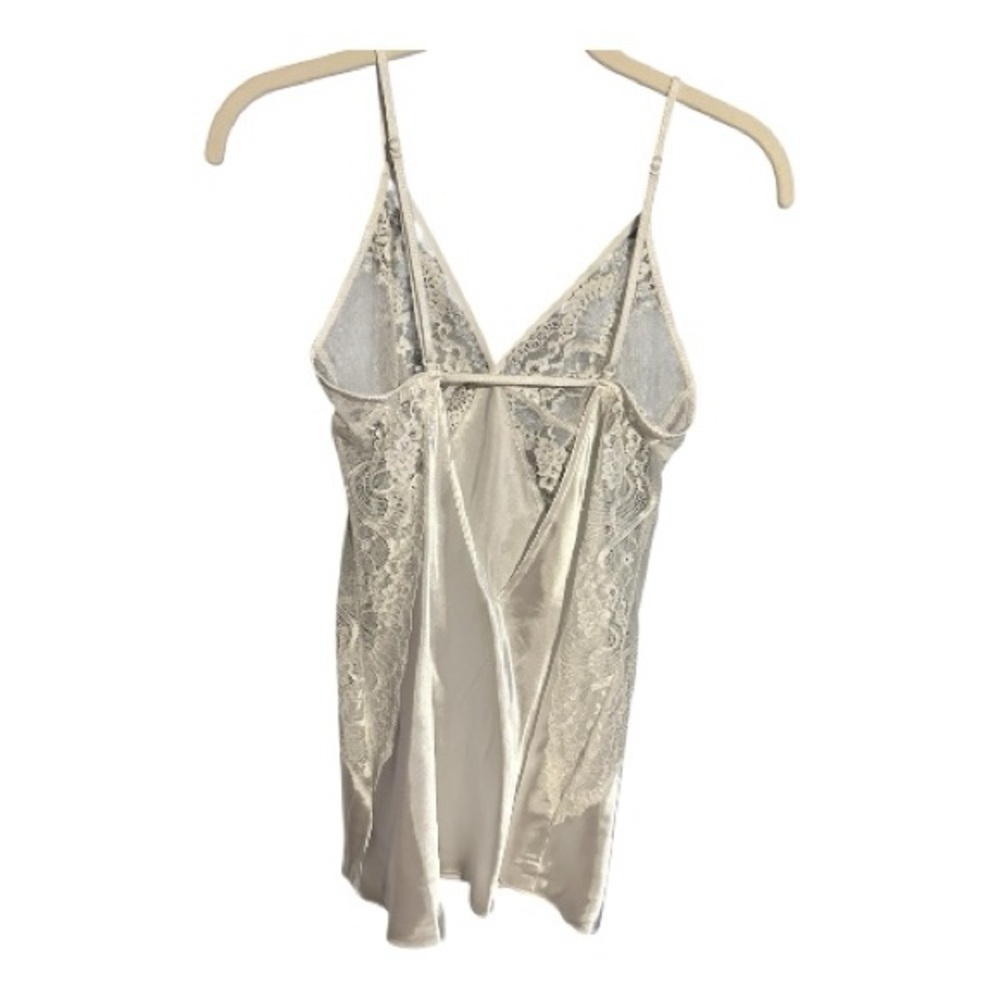 Luxurious White Lace Slip - Picture 4 of 6